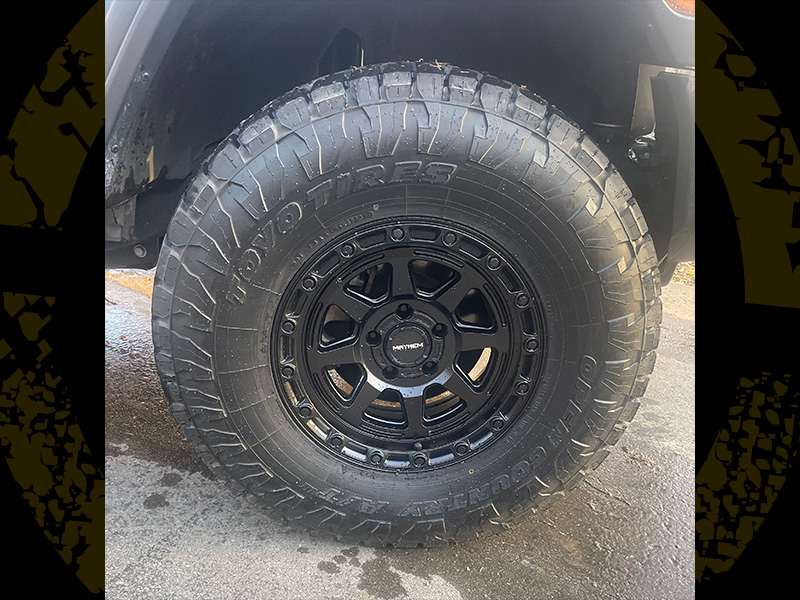 2020 Jeep Wrangler Unlimited Mayhem Ridgeline 17x8 5 Toyo At3 35x12 50r17 2 5in Rough Country Lift Kit 